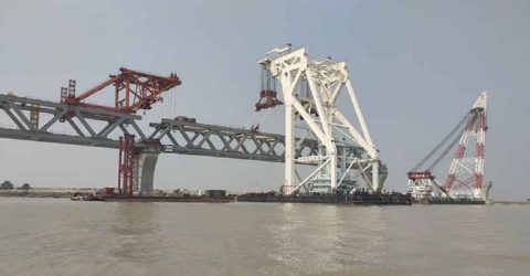 মাওয়া প্রান্তে বসানো হলো পদ্মা সেতুর ২৯তম স্প্যান