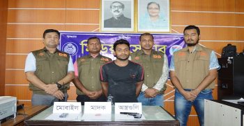 ২ লাখ টাকা চাঁদা দাবি মামলার প্রধান আসামী অস্ত্রগুলি ও ইয়াবাসহ যশোরে আটক