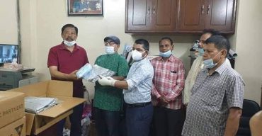বান্দরবানে চিকিৎসকদের সুরক্ষায় পিপিই ও এন-৯৫ মাস্ক প্রদান করেন-পার্বত্য মন্ত্রী বীর বাহাদুর
