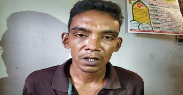 ঝিনাইদহ বড় খাজুরার পাখি ভ্যান চোর চক্রের সদস্য নাজমুল হলিধানীতে জনতার হাতে আটক