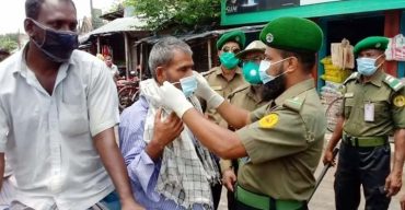 শৈলকুপায় স্বাস্থ্যবিধি নিশ্চিত করতে মাঠে আনসার-ভিডিপি সদস্যরা