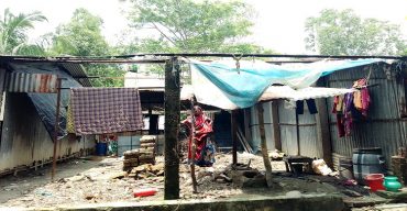 ওরা ঘরে শুয়ে এখন চাঁদ দেখে! জীর্ণদশা হয়ে পড়েছে কলাপাড়ার আবাসন কেন্দ্রগুলো