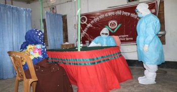 খাগড়াছড়িতে আক্রান্ত ২৩৮, অসহায়দের ত্রাণ দিল সেনাবাহিনী