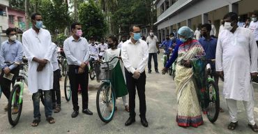 বাগেরহাটে ক্ষুদ্র নৃগোষ্ঠি শিক্ষার্থীরা পেল বাইসাইকেল শিক্ষাবৃত্তি