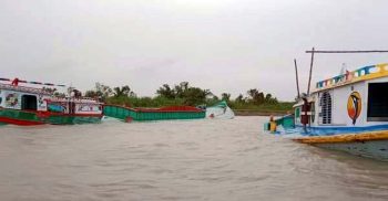 কলাপাড়ায় দুই বালু ব্যবসায়ী ও পাঁচ ট্রলার মালিককে ৩ লাখ টাকা জরিমানা