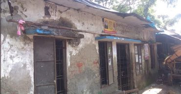 কলাপাড়ায় তেগাছিয়া কমিনিউটি ক্লিনিক ভবনটি জীর্ণদশা ছয় হাজার মানুষের চিকিৎসা সেবা ব্যাহত