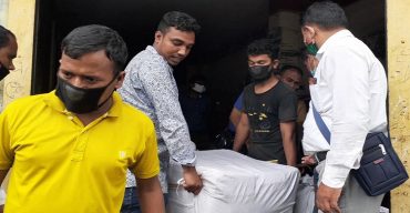 মৌলভীবাজারে কুরিয়ার সার্ভিস থেকে অবৈধ আকিজ বিড়ি আটক