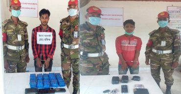 কক্সবাজারের রামুর সেনা চেকপোস্টে ২৫ হাজার ইয়াবাসহ আটক ২