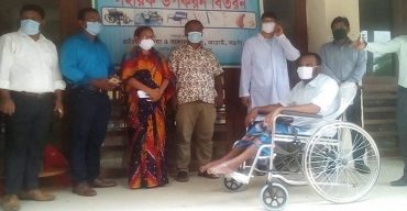 নওগাঁর আত্রাইয়ে প্রতিন্ধী সেবা ও সাহায্য কেন্দ্রের সহায়ক উপকরন বিতরণ