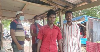 কলাপাড়ায় করোনা সচেতন’তার অনন্য উদাহরণ বালিয়াতলী খেয়াঘাট: মাস্ক পরিয়ে যাত্রী পারা পার