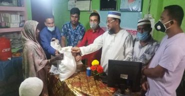 কলাপাড়ায় আপন নিউজের পক্ষ থেকে খাদ্য সামগ্রী উপহার