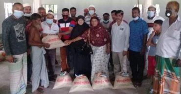 গোগনগর ইউপিতে প্রধানমন্ত্রীর উপহার সামগ্রী বিতরন