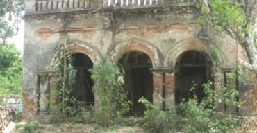 সংরক্ষনের অভাবে ঝিনাইদহের এতিহ্যবাহি জর্জবাড়ি এখন নিশ্চিহ্ন!
