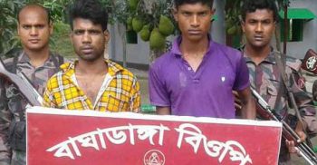 অবৈধ ভাবে ভারতে প্রবেশের সময় দুই যুবক বিজিবির হাতে আটক
