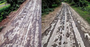 ট্রাক্টর দিয়ে মাটি টানার ফলে পিচের রাস্তাটি এখন পরিণত হয়েছে কাদায়!