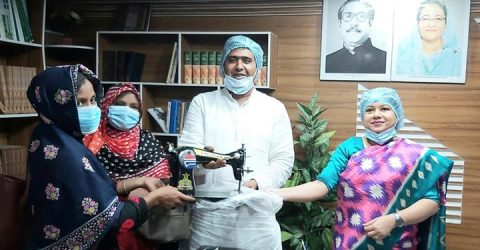 হরিণাকুণ্ডুতে সেলাই মেশিন ও কৃষি উপকরণাদি বিতরণ