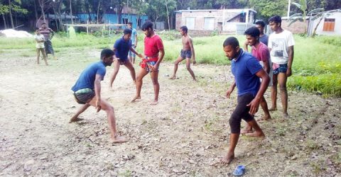 শৈলকুপায় চলছে ঐতিহ্যবাহী গাদন খেলা