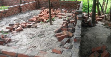 মহেশপুরে নির্মাণকাজ ভাংচুর করে প্রকাশ্যে হত্যার হুমকী