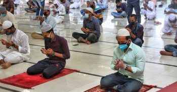 বিশ্বজুড়ে চলছে প্রাণঘাতী করোনা: মাস্ক পরে মসজিদে নামাজ পড়া যাবে
