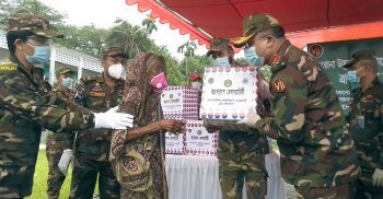 কলাপাড়ায় অসহায় দরিদ্রদের চিকিৎসা সেবা ও খাদ্য সহায়তা প্রদান করেছে সেনাবাহিনী