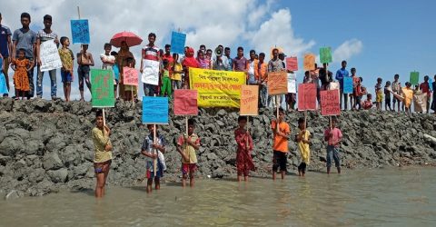 তরুণদের ক্লাইমেট স্ট্রাইকে উপকূলের জন্য জলবায়ু সুবিচার দাবি