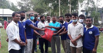 ঠাকুরগাঁও এ অসহায় পরিবারের মাঝে খাদ্য সামগ্রী ও ঈদ উপহার বিতরণ করেছে “ইউ টার্ন” নামে একটি সেচ্ছাসেবী সংগঠন