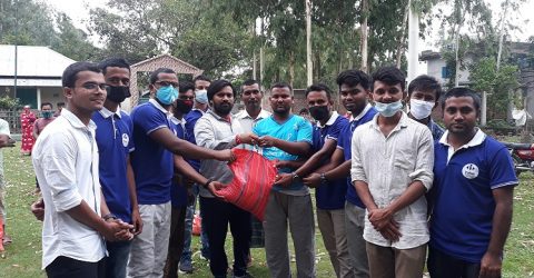 ঠাকুরগাঁও এ অসহায় পরিবারের মাঝে খাদ্য সামগ্রী ও ঈদ উপহার বিতরণ করেছে “ইউ টার্ন” নামে একটি সেচ্ছাসেবী সংগঠন
