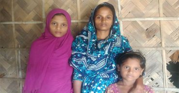 কলাপাড়ায় স্বামী পরত্যিক্তা সাবেকুন্নাহার দুই মেয়ে নিয়ে মানবতের জীবনযাপন