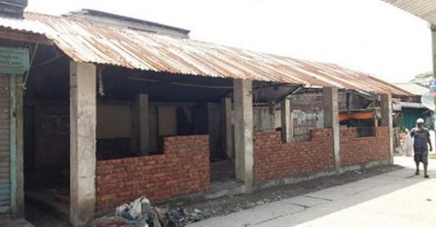 তালতলীতে অবৈধভাবে সরকারি স্টল দখল করে ব্যবসায়ী সমিতির অফিস নির্মাণ