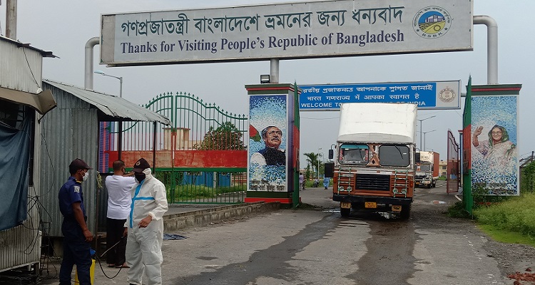 আড়াই মাস পর ভারত থেকে ২৪টি পণ্যবাহী ট্রাক এলো বাংলাদেশের বেনাপোল বন্দরে