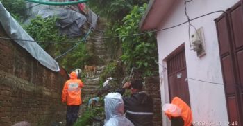 কক্সবাজারের পাহাড়ে বসবাসকারীদের সরিয়ে নেয়ার কাজ শুরু