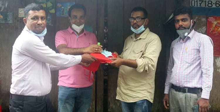 কলাপাড়ায় গনমাধ্যম কর্মিদের করোনা প্রতিরোধক উপহার সামগ্রী মাস্ক ও পি,পি,ই প্রদান