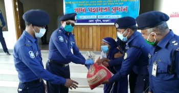আমতলীতে বরগুনা পুলিশ সুপারের খাদ্য সামগ্রী বিতরন