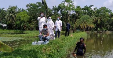বাগেরহাট চিংড়ি গবেষণা কেন্দ্রের উদ্যোগে ভ্রাম্যমাণ মৎস্য ক্লিনিক চালু