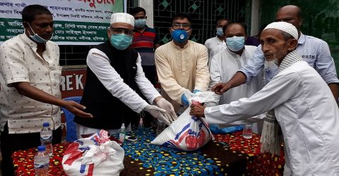 নবীগঞ্জের লন্ডন প্রবাসী সমাজ সেবক আমিন ইসলাম নজরুল কর্তৃক হত দরিদ্রদের মধ্যে ত্রাণ বিতরণ