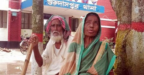 নাটোরে পুত্রবধূর নির্যাতনের শিকার বৃদ্ধ দম্পতি