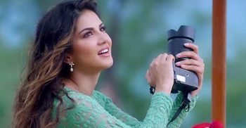 দেশ ছাড়ার কারণ জানালেন বলিউড অভিনেত্রী সানি লিওন