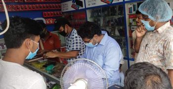 কলাপাড়ায় স্বাস্থ্য বিধি মেনে মাষ্ক না পরায় ২ ব্যবসায়ীসহ ২৬ জনকে জরিমানা