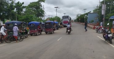 কলাপাড়ায় শেখ কামাল সেতুটি এখন অবৈধ পার্কিং স্পট