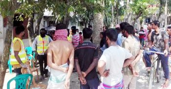 পাবনার ঈশ্বরদী উপজেলায় বাড়ির সামনে লাশ ফেলে পালানোর সময় আটক
