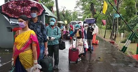 বাংলাদেশে আটকে পড়া নিজ দেশে ফিরলেন ১৩৪ ভারতীয় নাগরিক