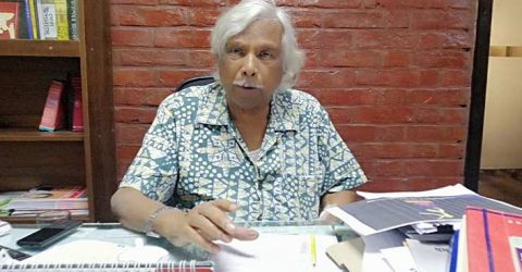 ডা. জাফরুল্লাহ চৌধুরী কথার উত্তর দিচ্ছেন ‘লিখে’