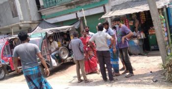 ঝিনাইদহে সামাজিক দূরত্ব মানছে না লেগুনাসহ ইজিবাইক ও মাহিন্দ্রাগামী যাত্রীরা