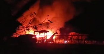 কুড়িগ্রামের রৌমারী বাজারে ভয়াবহ অগ্নিকাণ্ডে পুড়ে গেছে ৬টি দোকান