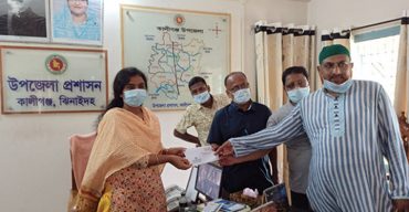 মোবারকগঞ্জ চিনিকল শ্রমিকদের বেতন ও আখের মূল্য পরিশোধের দাবিতে স্বারকলীপি প্রদাণ