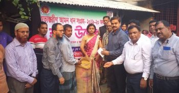 কৃষকরা সরকারী ক্রয় কেন্দ্রে ধান না দিয়ে বাজারে বিক্রি করছেন ঝিনাইদহে ধান সংগ্রহ অভিযানে সাড়া নেই