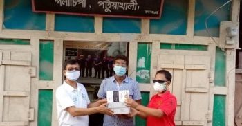 গলাচিপায় এ্যাডভোকেট ফকরুল ইসলাম মুকুলের অর্থায়নে প্রেসক্লাবে কেএন৯৫ মাক্স বিতরণ