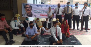 আইনজীবি হিসেবে ঘোষণা দিয়ে গেজেট প্রকাশের দাবিতে ঝিনাইদহে শিক্ষানবিশ আইনজীবিদের অবস্থান কর্মসূচী