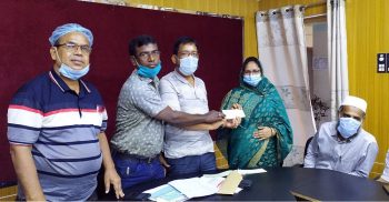 কলাপাড়ায় নন এমপিও শিক্ষকদের মাঝে প্রধানমন্ত্রীর অনুদানের চেক হস্তান্তর