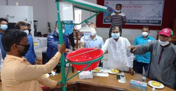 বাউফলে খরিপ ও পারিবারিক কৃষির আওতায় সবজি পুষ্টিবাগান উপকরণ বিতরন